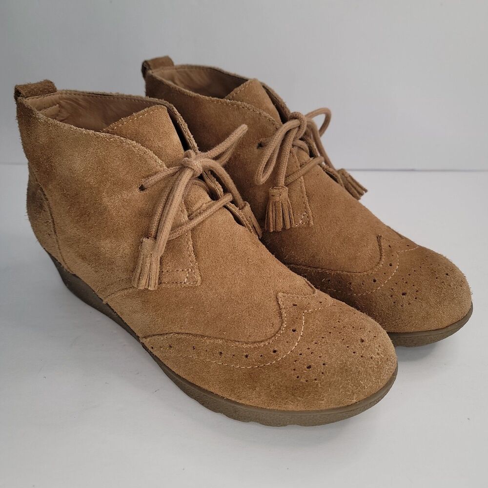 Lands End Womens Size 9.5 Tan Suede Wedge Ankle Booties Wingtip Tassel Boots